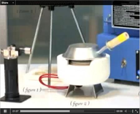 Laboratory equipment with heating device and container.
